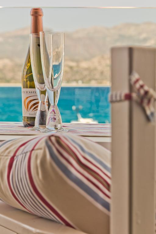 Nereus Luxurious Suites Karpathos Town  Exterior photo
